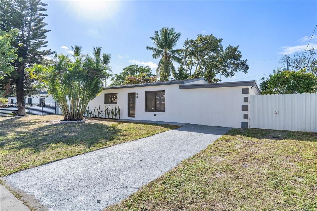 For Sale: $599,000 (4 beds, 2 baths, 1517 Square Feet)