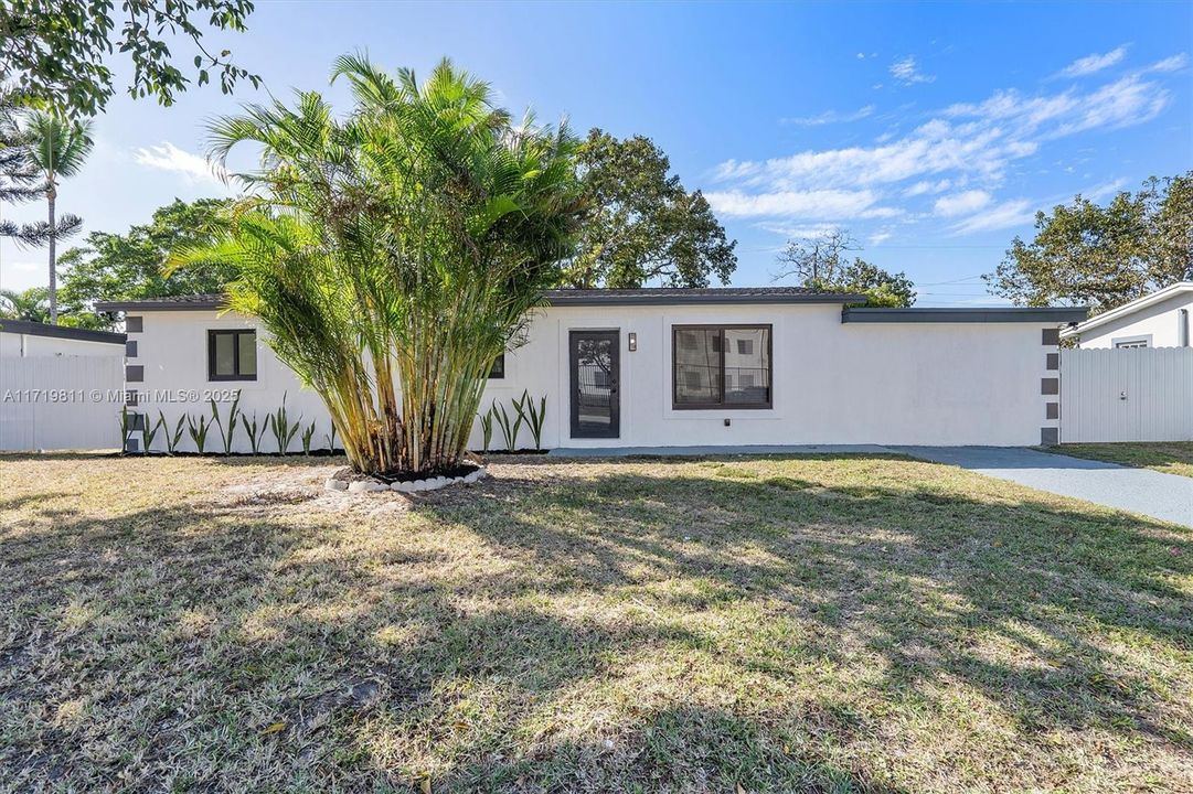 For Sale: $599,000 (4 beds, 2 baths, 1517 Square Feet)