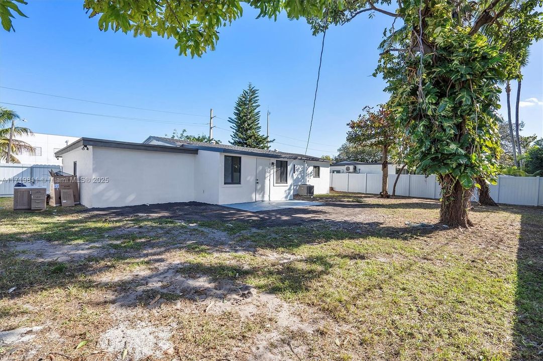 For Sale: $599,000 (4 beds, 2 baths, 1517 Square Feet)