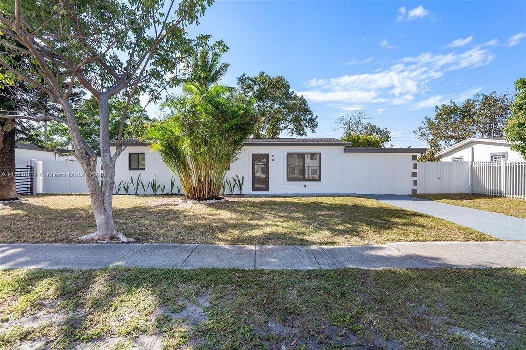 For Sale: $599,000 (4 beds, 2 baths, 1517 Square Feet)