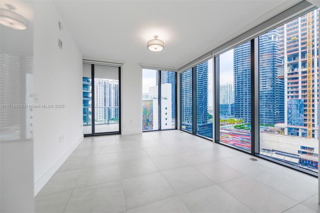 For Sale: $795,000 (1 beds, 1 baths, 975 Square Feet)