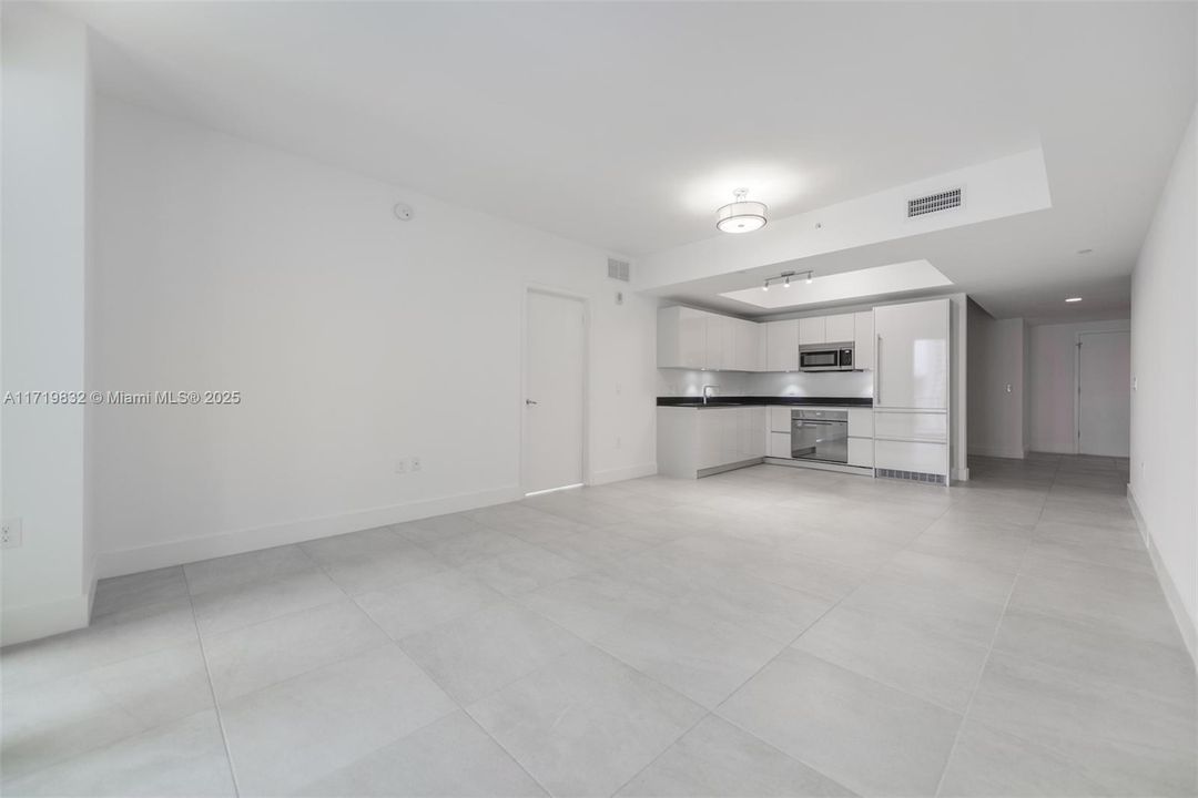 For Sale: $795,000 (1 beds, 1 baths, 975 Square Feet)