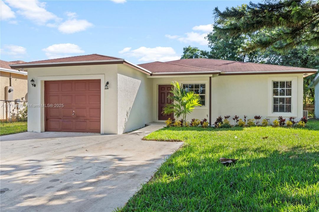 For Sale: $449,000 (4 beds, 2 baths, 1156 Square Feet)