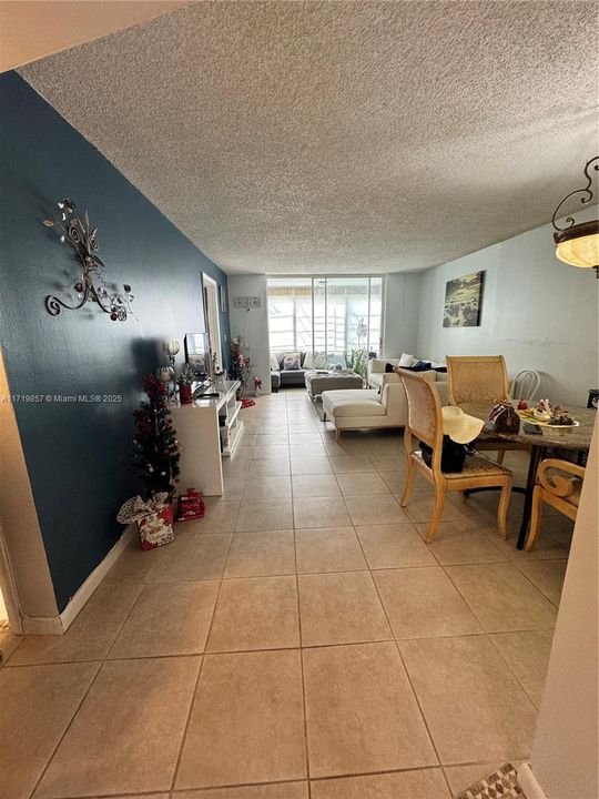 For Sale: $159,900 (2 beds, 2 baths, 850 Square Feet)