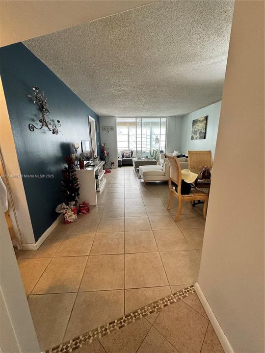 For Sale: $159,900 (2 beds, 2 baths, 850 Square Feet)