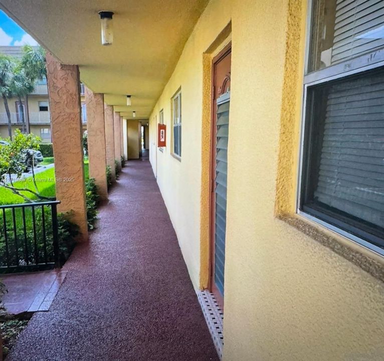 For Sale: $159,900 (2 beds, 2 baths, 850 Square Feet)