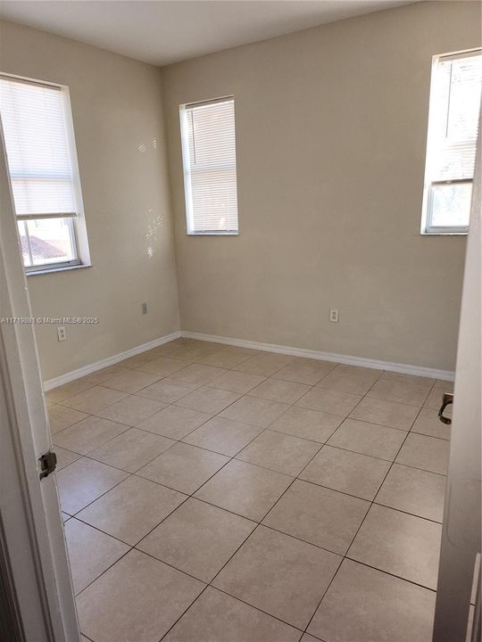 For Rent: $2,450 (3 beds, 2 baths, 1447 Square Feet)