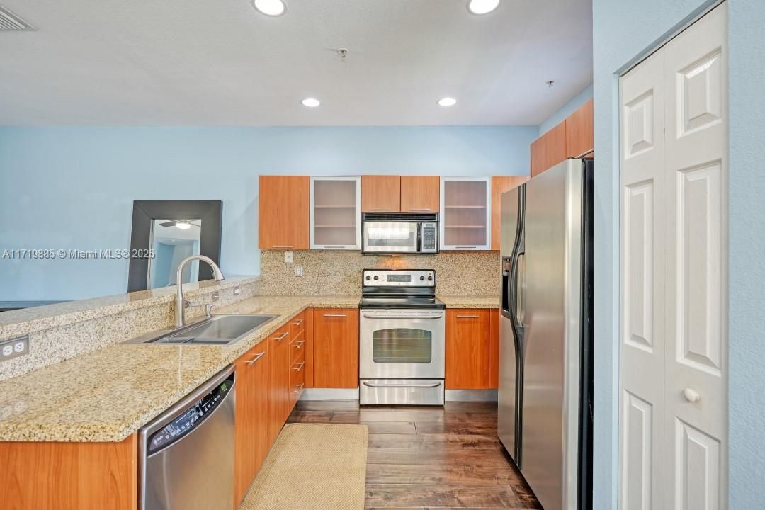 For Sale: $412,900 (2 beds, 2 baths, 1455 Square Feet)