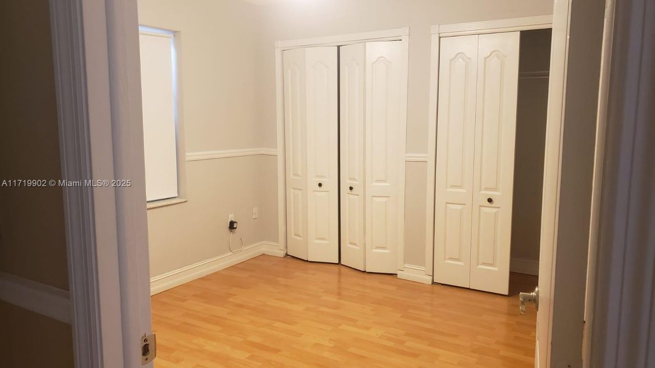 For Rent: $1,300 (1 beds, 1 baths, 2328 Square Feet)