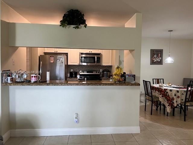 For Rent: $2,350 (2 beds, 2 baths, 1075 Square Feet)