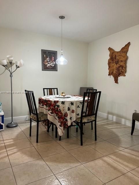 For Rent: $2,350 (2 beds, 2 baths, 1075 Square Feet)