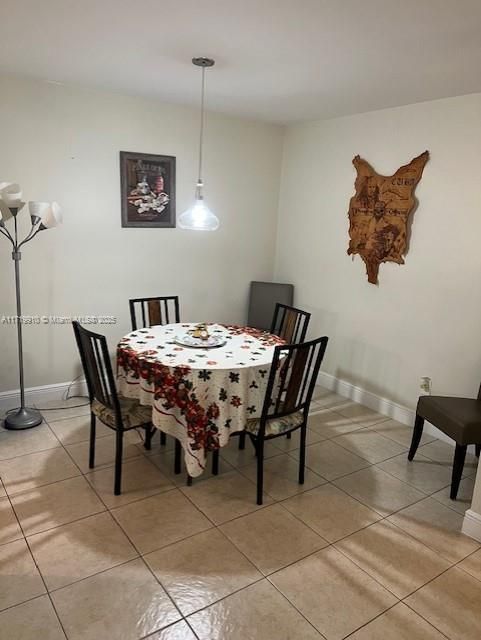 For Rent: $2,350 (2 beds, 2 baths, 1075 Square Feet)