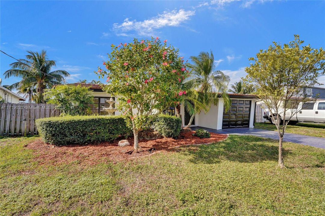 For Sale: $749,000 (3 beds, 2 baths, 1579 Square Feet)