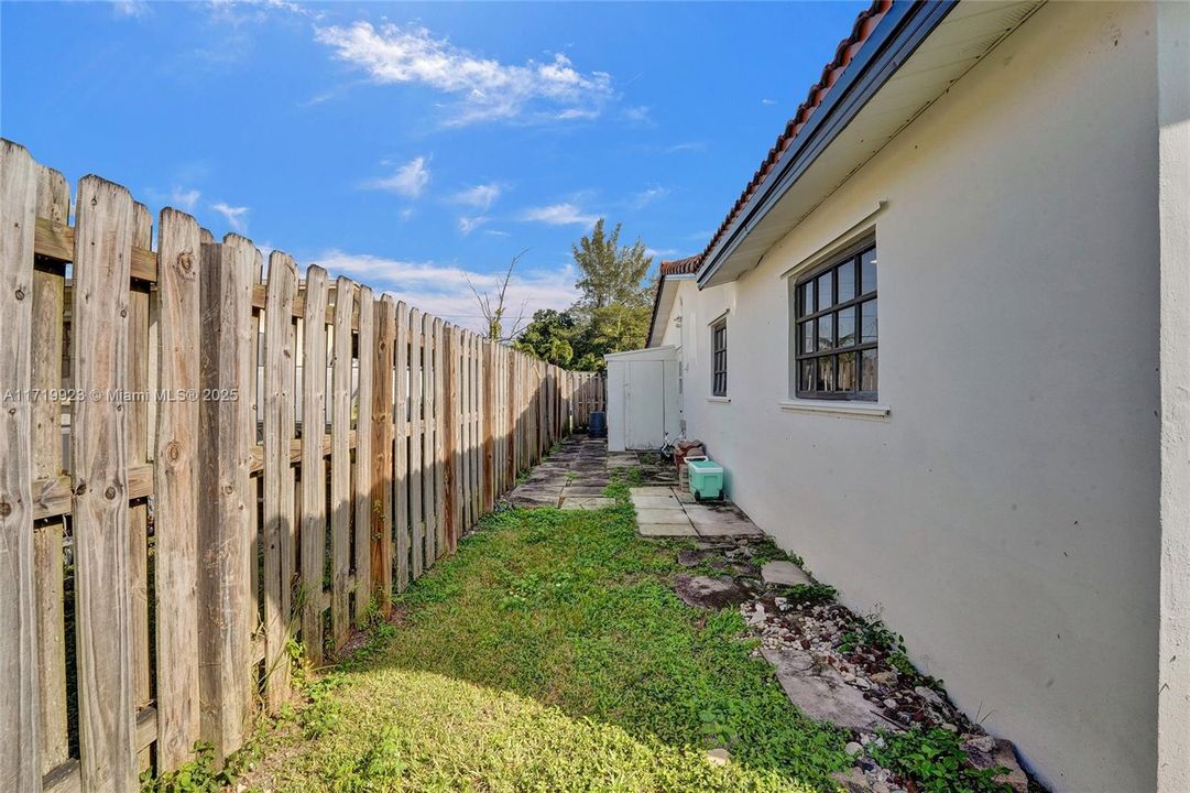 For Sale: $749,000 (3 beds, 2 baths, 1579 Square Feet)