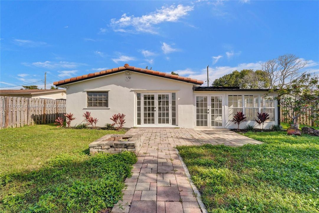 For Sale: $749,000 (3 beds, 2 baths, 1579 Square Feet)