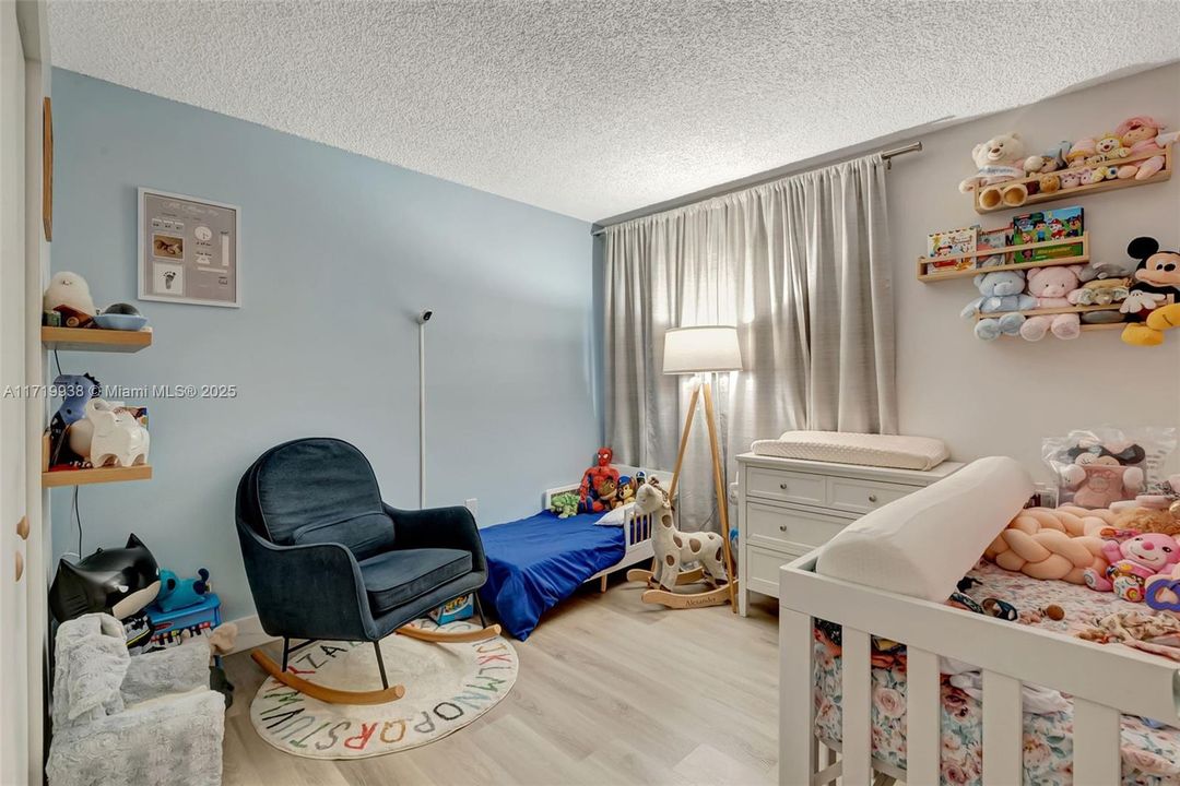 For Sale: $284,900 (2 beds, 2 baths, 870 Square Feet)