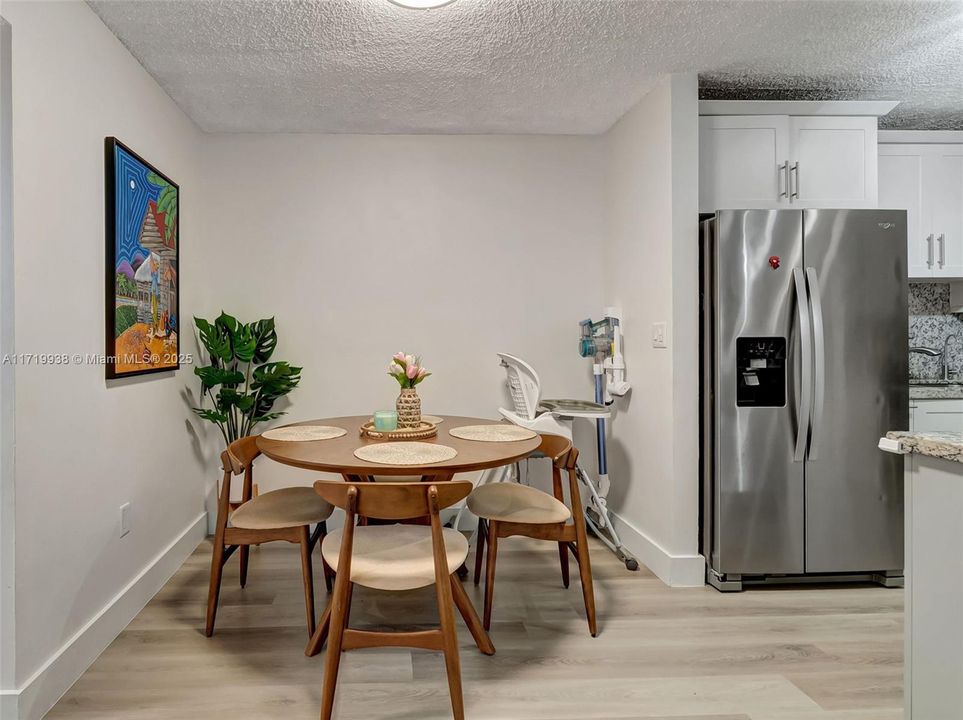 For Sale: $284,900 (2 beds, 2 baths, 870 Square Feet)