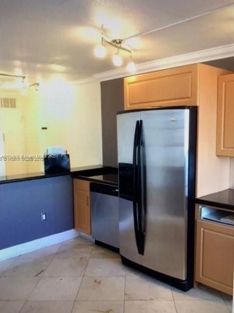 For Sale: $329,000 (2 beds, 2 baths, 1300 Square Feet)