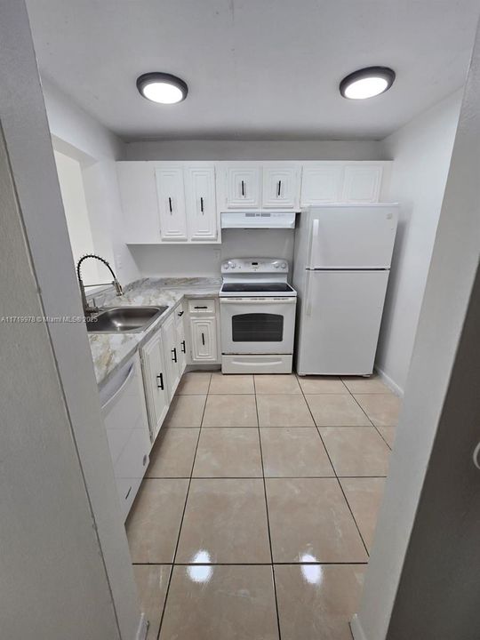 For Rent: $2,050 (2 beds, 2 baths, 1175 Square Feet)