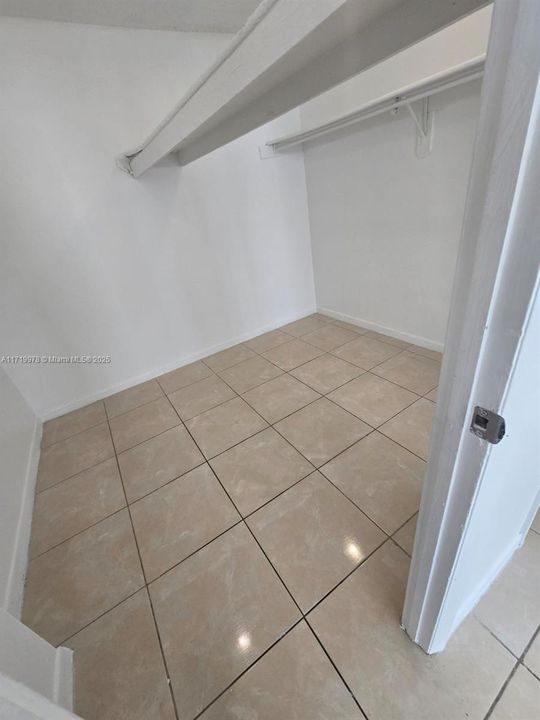 For Rent: $2,050 (2 beds, 2 baths, 1175 Square Feet)