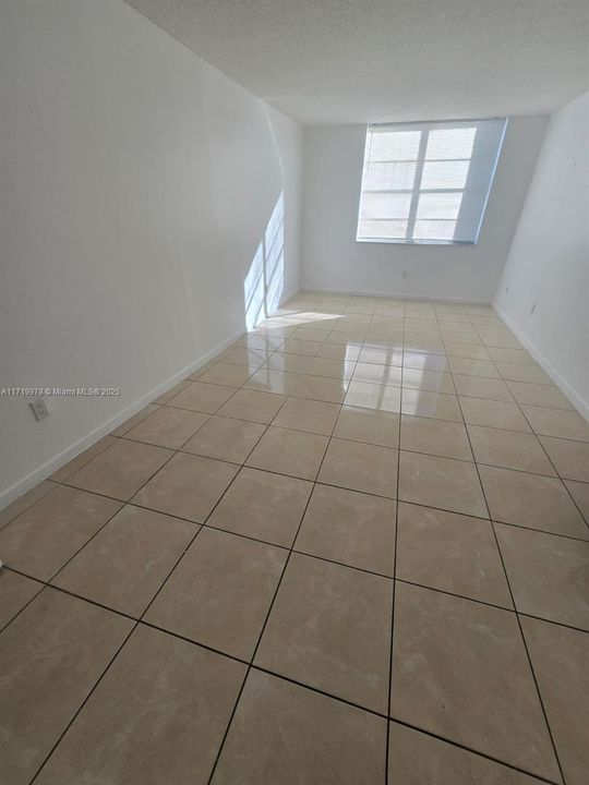 For Rent: $2,050 (2 beds, 2 baths, 1175 Square Feet)