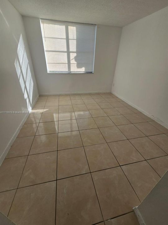 For Rent: $2,050 (2 beds, 2 baths, 1175 Square Feet)