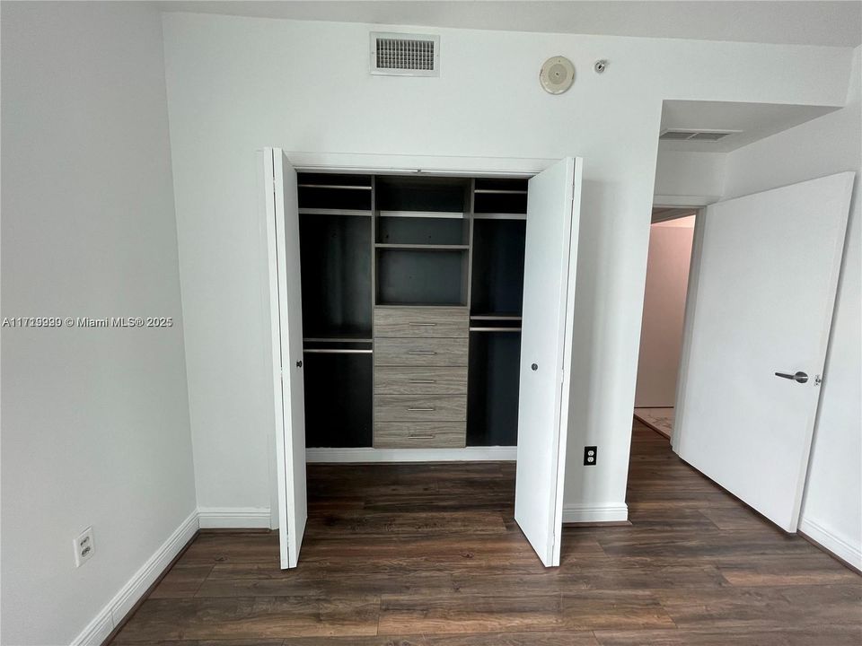 For Rent: $2,900 (1 beds, 1 baths, 651 Square Feet)