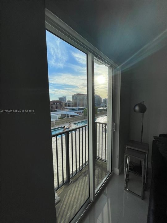 For Rent: $3,000 (1 beds, 1 baths, 798 Square Feet)