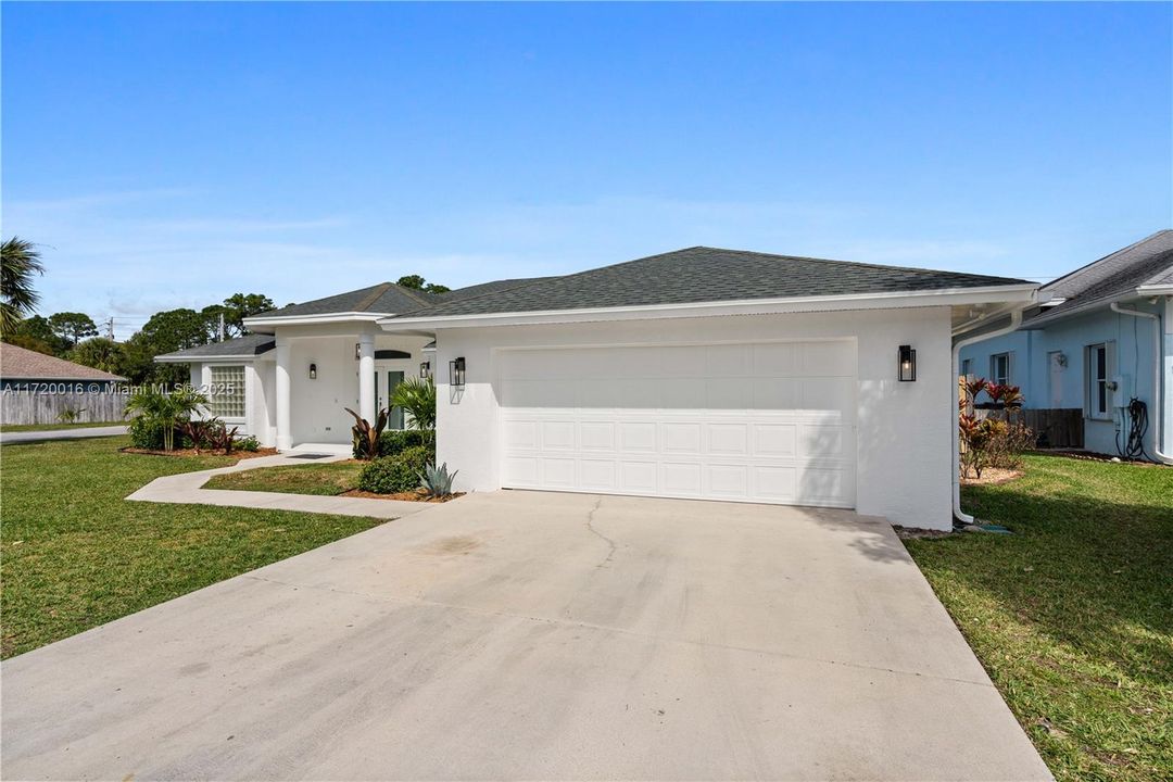 For Sale: $1,195,000 (3 beds, 2 baths, 2047 Square Feet)