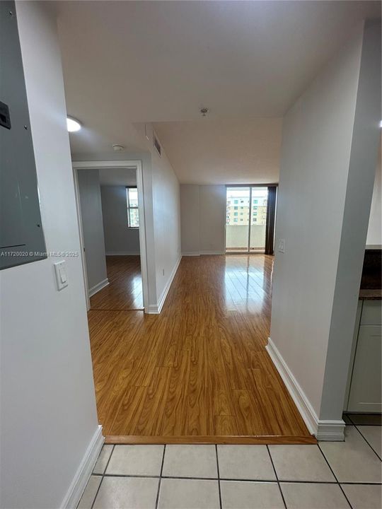 For Rent: $2,800 (2 beds, 2 baths, 1033 Square Feet)