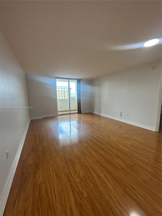 For Rent: $2,800 (2 beds, 2 baths, 1033 Square Feet)