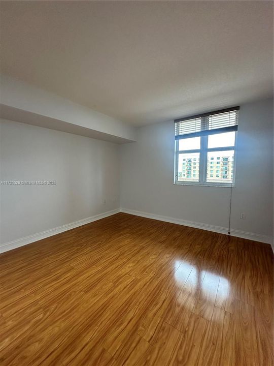 For Rent: $2,800 (2 beds, 2 baths, 1033 Square Feet)