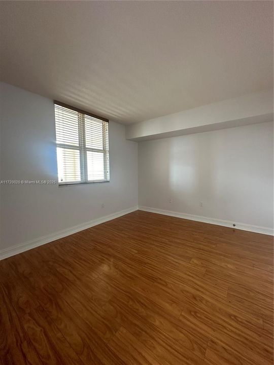 For Rent: $2,800 (2 beds, 2 baths, 1033 Square Feet)