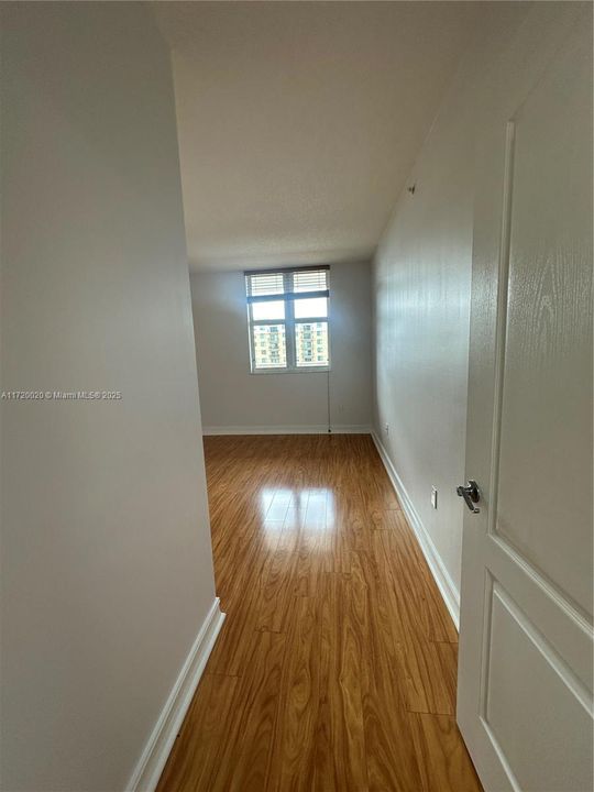 For Rent: $2,800 (2 beds, 2 baths, 1033 Square Feet)