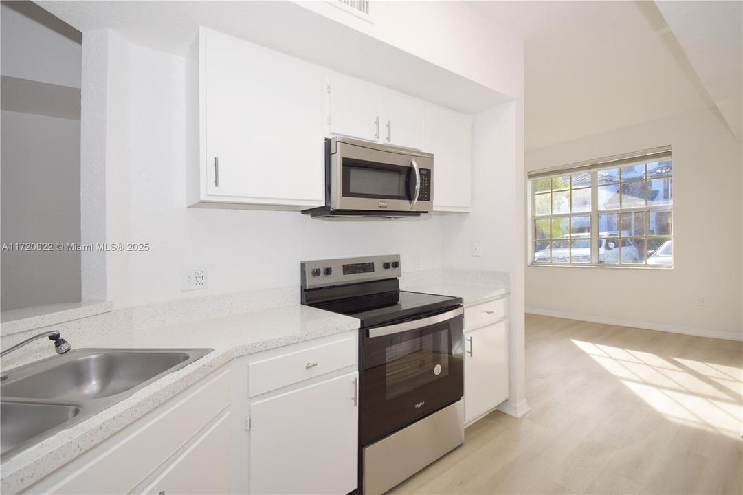 For Sale: $299,500 (2 beds, 2 baths, 1064 Square Feet)