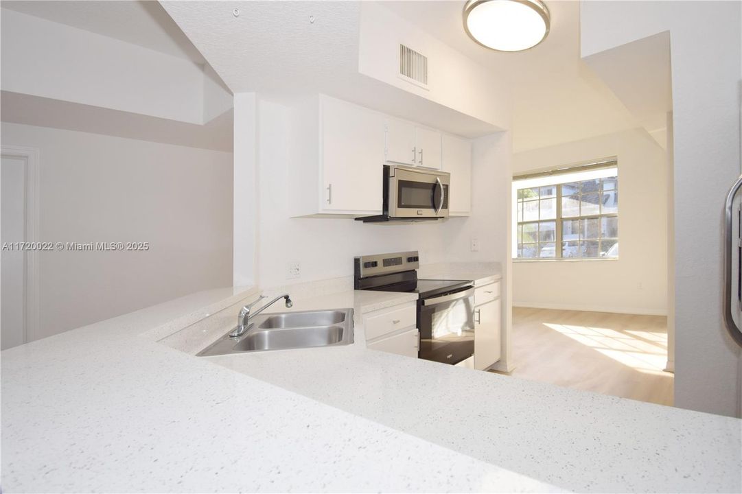 For Sale: $299,500 (2 beds, 2 baths, 1064 Square Feet)