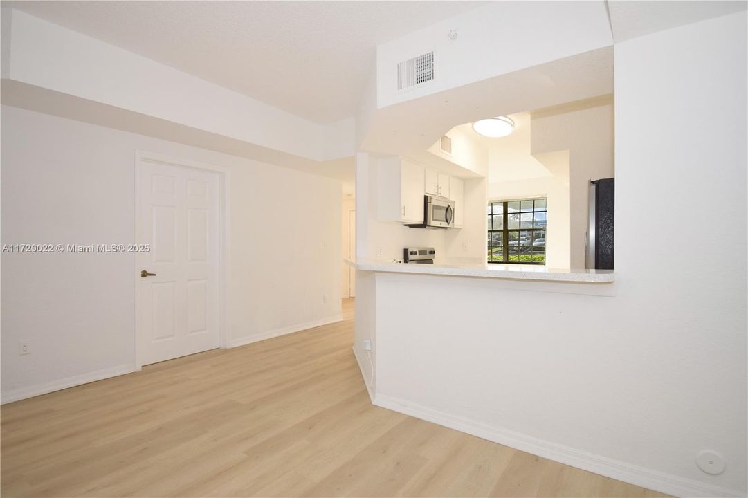 For Sale: $299,500 (2 beds, 2 baths, 1064 Square Feet)