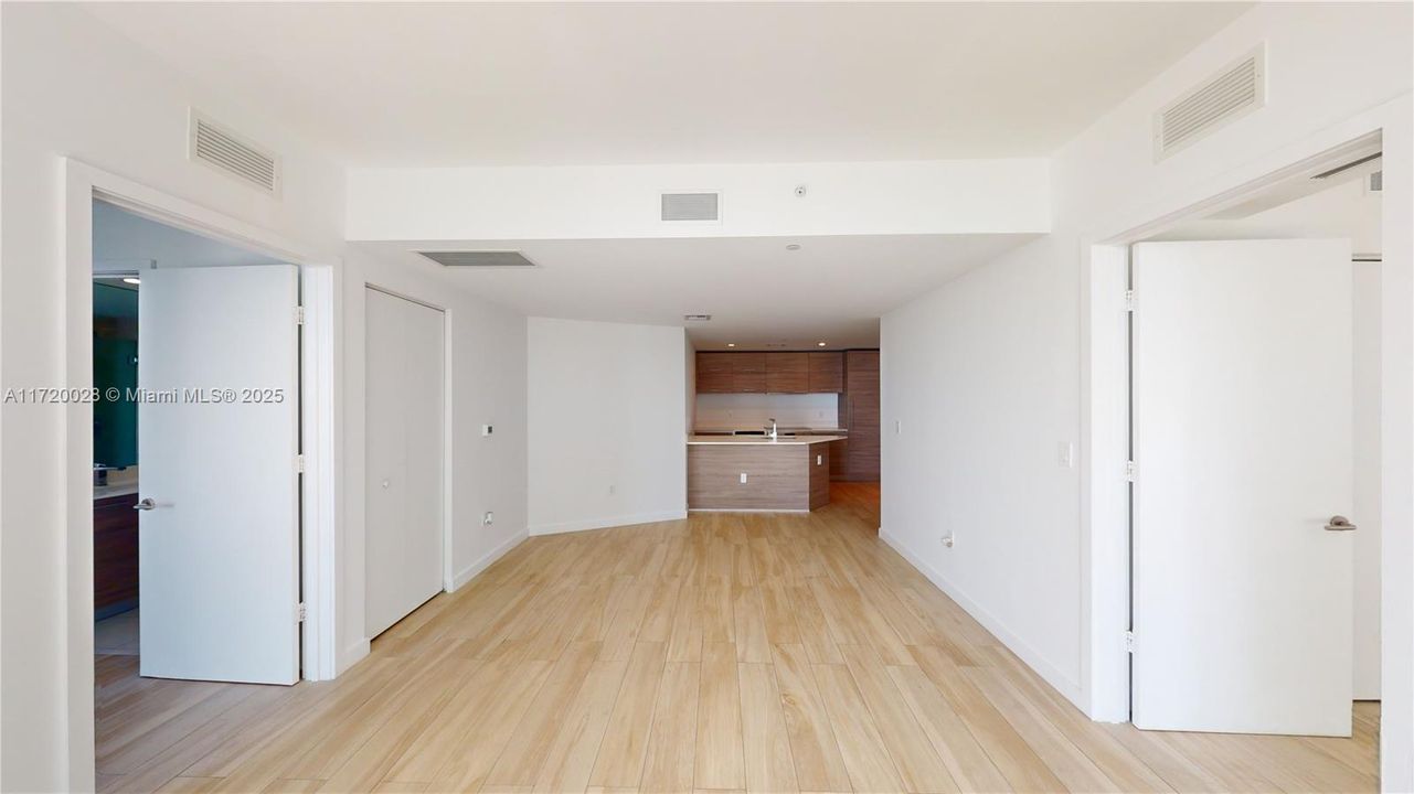 For Rent: $4,750 (2 beds, 2 baths, 961 Square Feet)