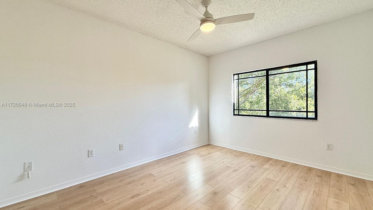 For Rent: $2,500 (2 beds, 2 baths, 978 Square Feet)