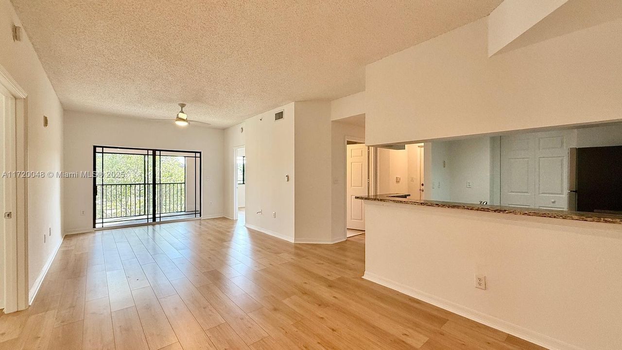 For Rent: $2,500 (2 beds, 2 baths, 978 Square Feet)