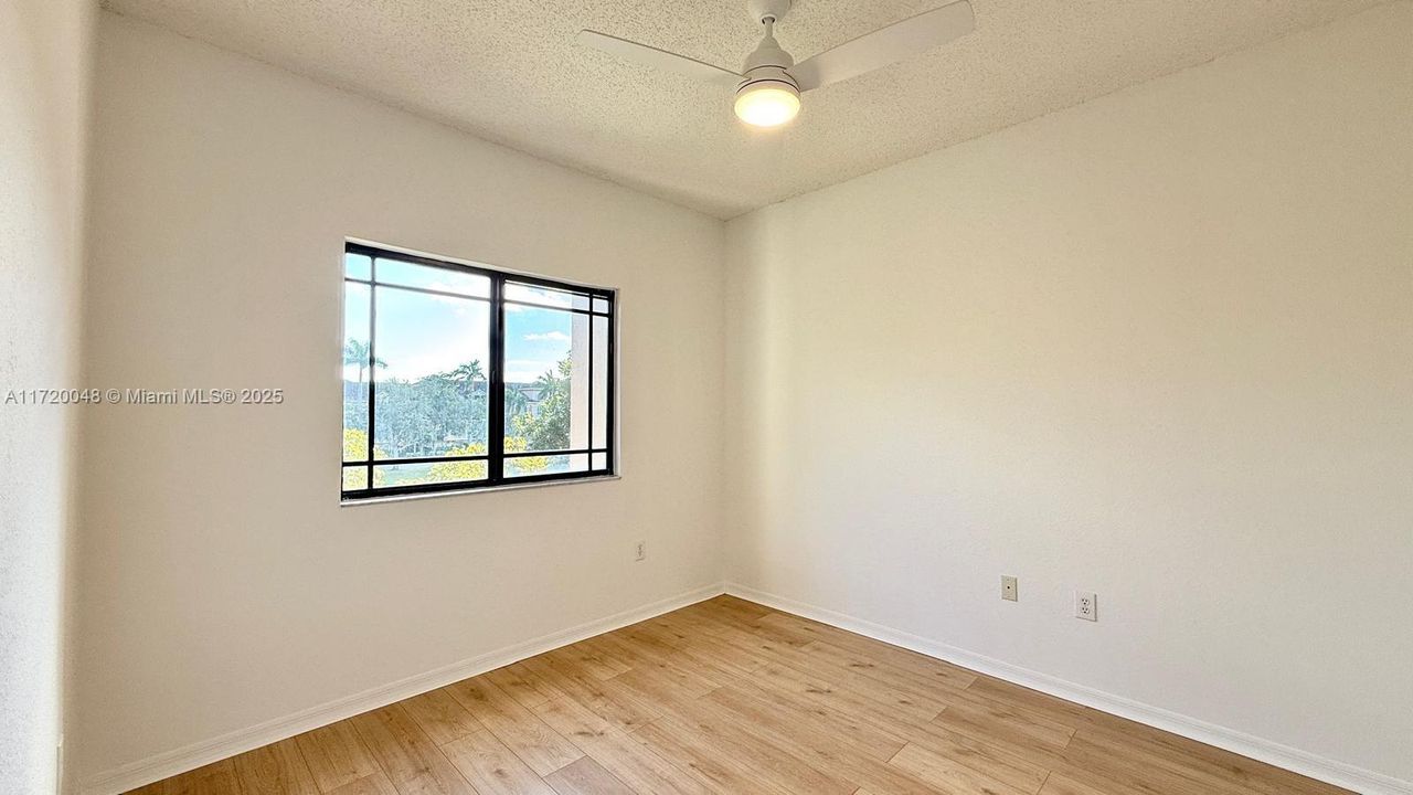 For Rent: $2,500 (2 beds, 2 baths, 978 Square Feet)