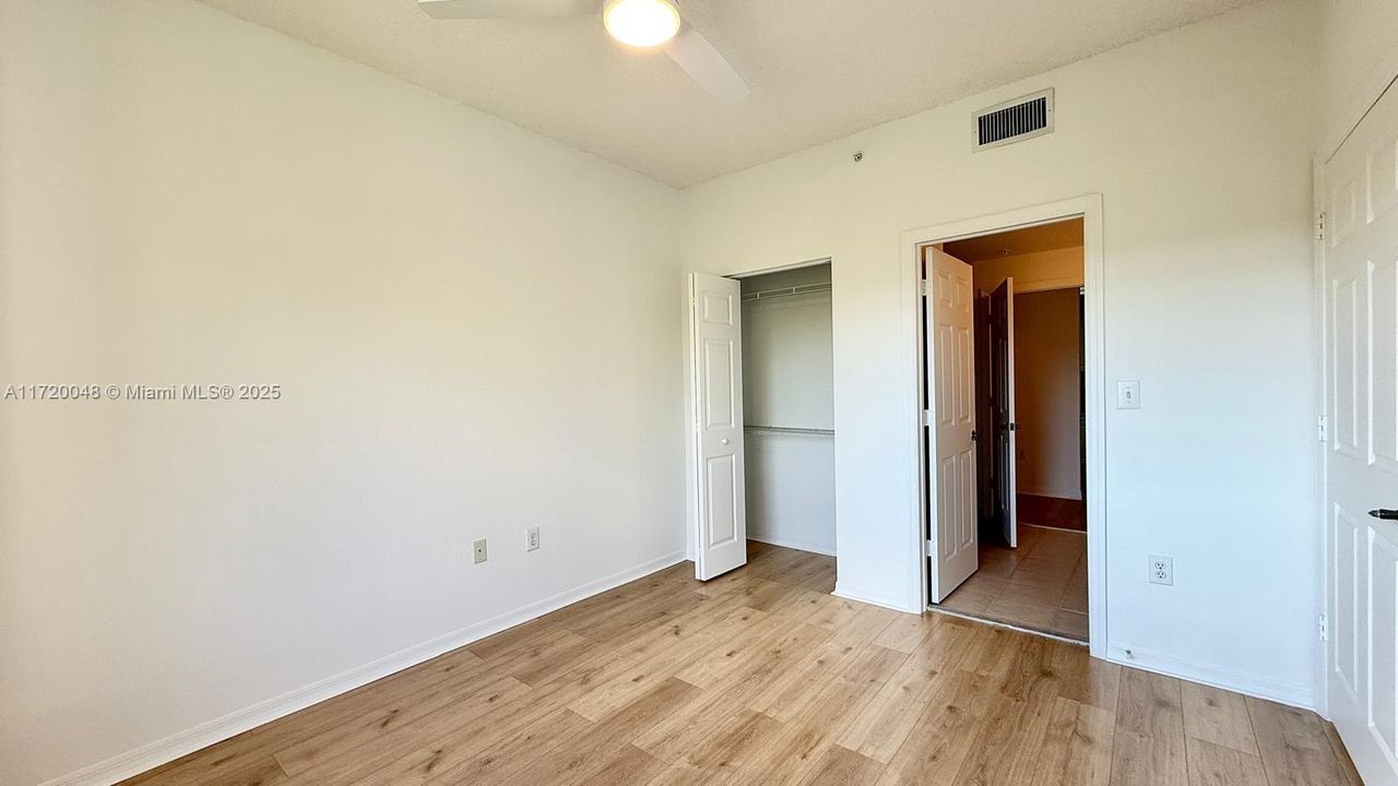 For Rent: $2,500 (2 beds, 2 baths, 978 Square Feet)