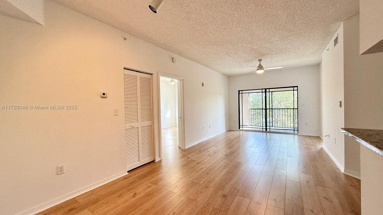 For Rent: $2,500 (2 beds, 2 baths, 978 Square Feet)