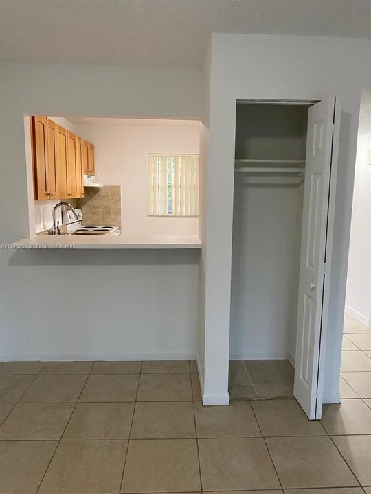 For Rent: $2,100 (2 beds, 2 baths, 913 Square Feet)