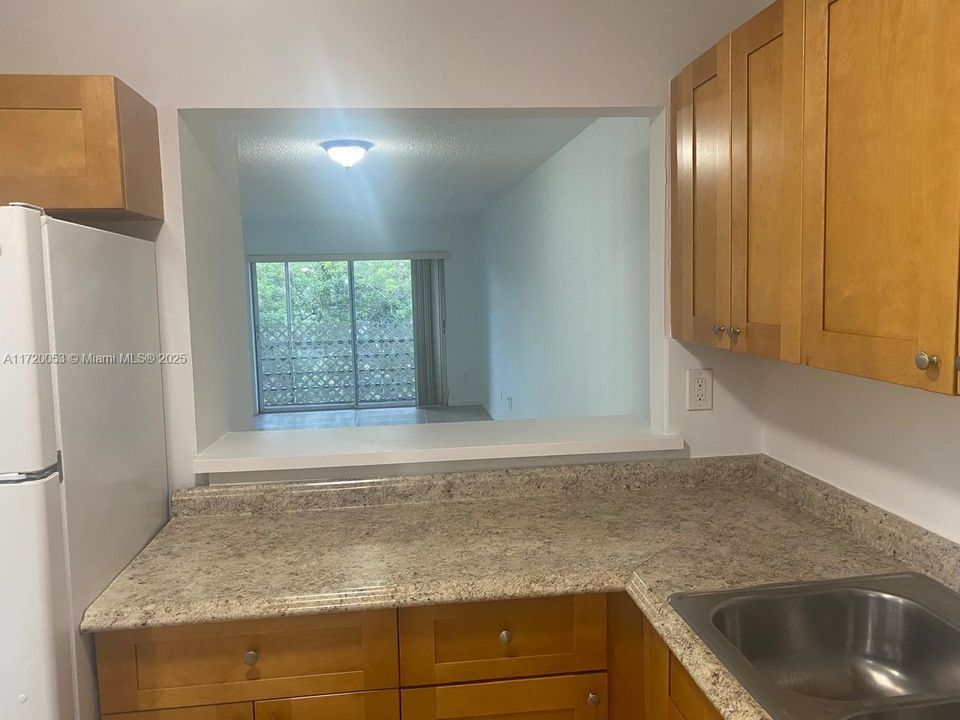 For Rent: $2,100 (2 beds, 2 baths, 913 Square Feet)