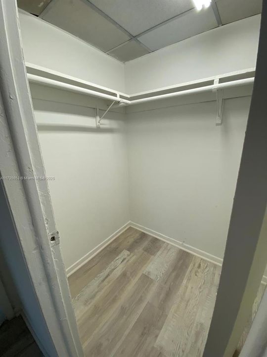 For Rent: $2,100 (2 beds, 2 baths, 913 Square Feet)