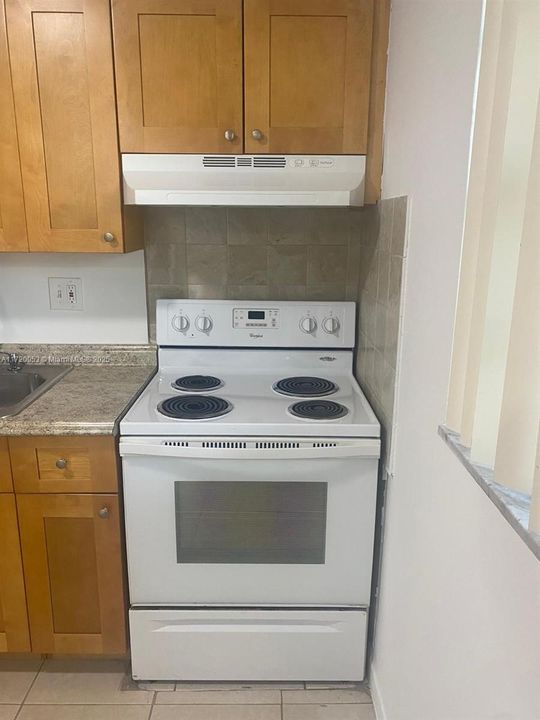 For Rent: $2,100 (2 beds, 2 baths, 913 Square Feet)