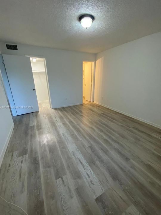 For Rent: $2,100 (2 beds, 2 baths, 913 Square Feet)