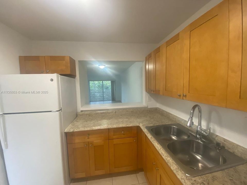 For Rent: $2,100 (2 beds, 2 baths, 913 Square Feet)