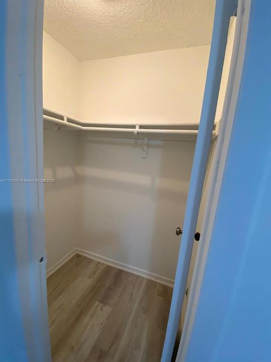 For Rent: $2,100 (2 beds, 2 baths, 913 Square Feet)